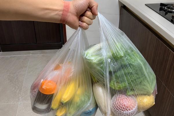 Why Do Shopping Bags Hurt Your Hands So Much?